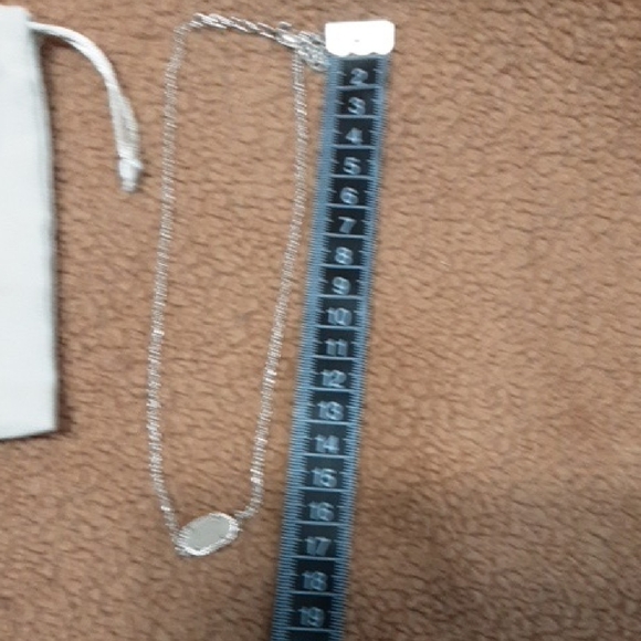 Elegant Silver Necklace with Intricate Pendant - Picture 6 of 8